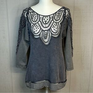 BKE Gimmicks Tunic Top Size S Pullover Crochet Sheer‎ Long Sleeve Gray Grunge